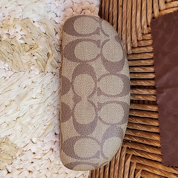 Coach logo clamshell eyeglass/sunglass hard case. - Picture 11 of 12